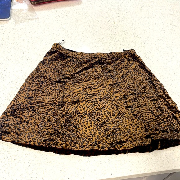 Cachè Leopard Skirt. - Picture 1 of 2